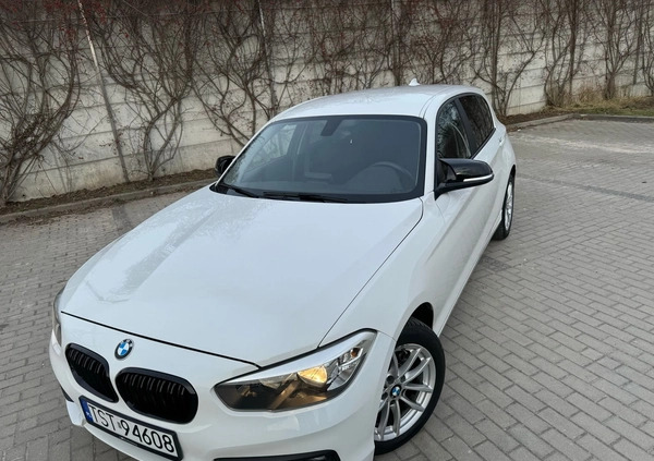 BMW Seria 1 cena 59900 przebieg: 56000, rok produkcji 2018 z Starachowice małe 121